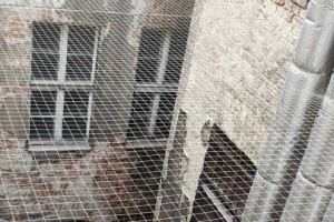 Ochrona patio przed gołębiami za pomocą siatki - Poznań